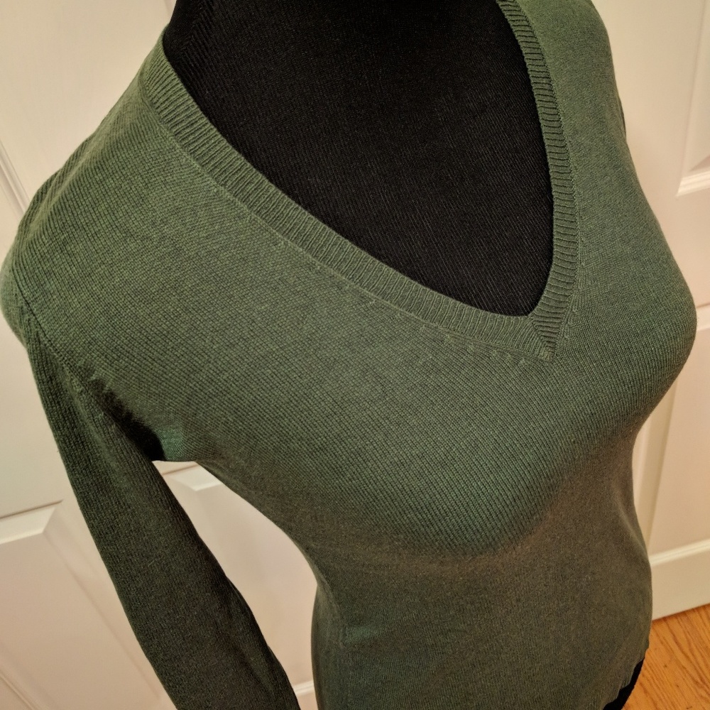 Silk & Cashmire green v-neck sweater